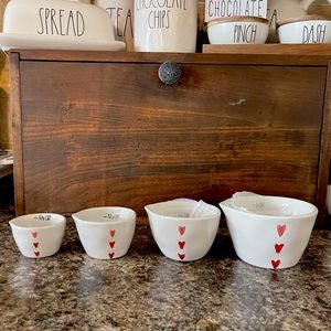 RAE DUNN heart measuring cups